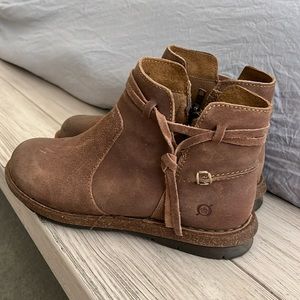 Born boots brown size 9